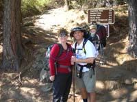 053-family_at_trailhead-on_way_to_Inspiration_Point