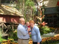 06-Grandpop_Kenny_and_Mommy_in_Bellagio_Conservatory