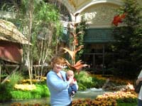 07-Kenny_and_Mommy_in_Bellagio_Conservatory