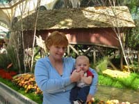 08-Kenny_and_Mommy_in_Bellagio_Conservatory