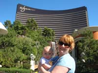 28-Kenny_and_Mommy_in_front_of_Wynn_casino