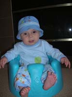 25-Mommy_says_this_hat_is_cute