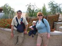 20-family_at_the_Springs_Preserve