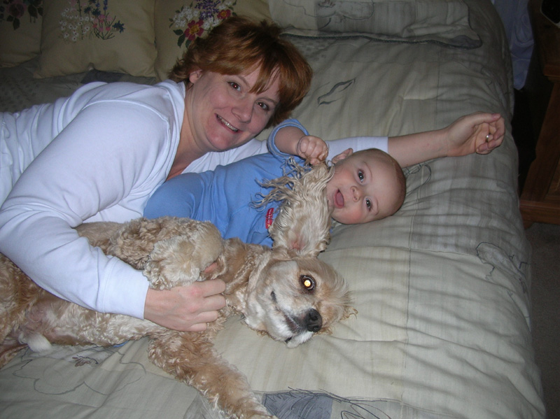 01-Mommy_Baxter_Kenny_playing_on_the_bed