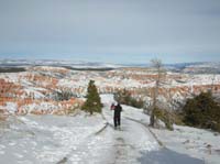 053-Daddy_and_Kenny_walking_to_Bryce_Point