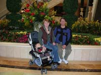 33-Kenny_Mommy_Daddy_in_Palazzo_shopping_mall