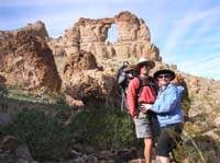 27-Kenny_Daddy_Mommy_at_Liberty_Bell_Arch