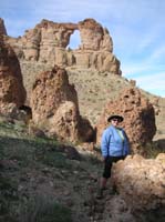28-Mommy_at_Liberty_Bell_Arch