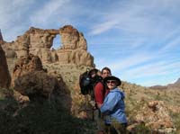 29-Kenny_Daddy_Mommy_at_Liberty_Bell_Arch