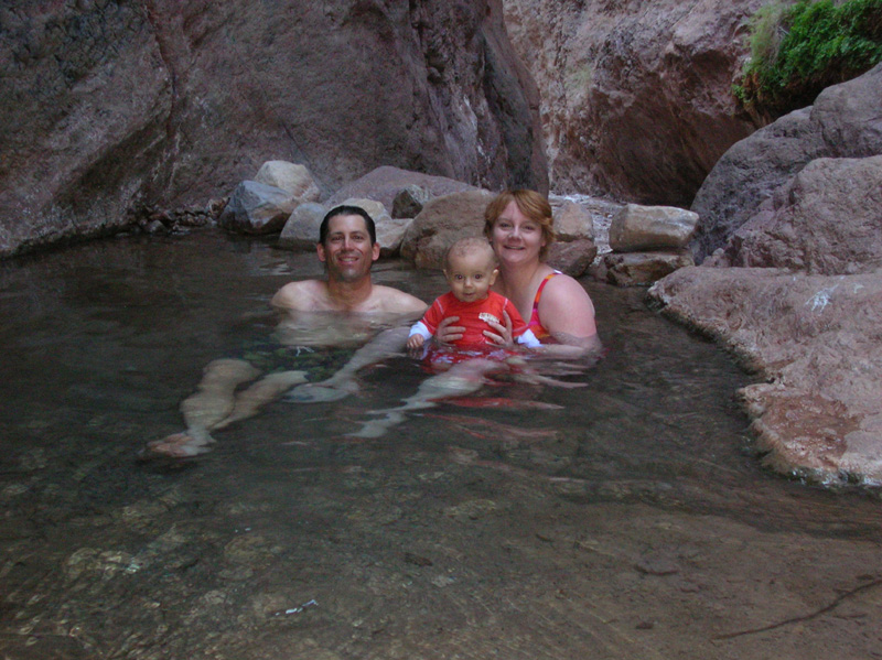 37-family_in_hot_spring