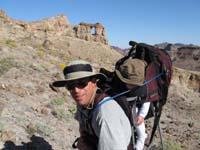 28-hiking_wears_Kenny_out-Liberty_Bell_Arch_in_background