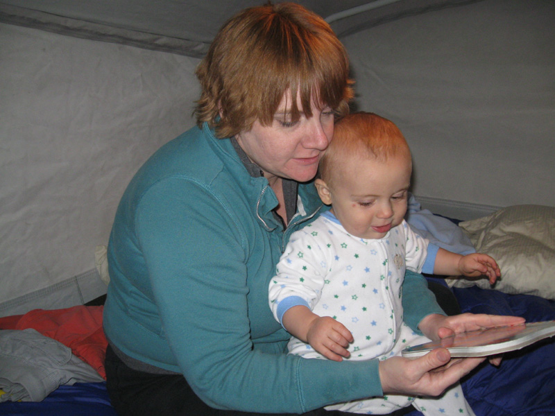 19-Mommy_reading_to_Kenny