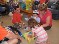 44-Sierra_Toby_and_Mommy_help_Kenny_open_presents