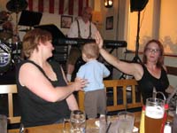 01-Hoffbrauhaus-right_next_to_the_Umpha_Band