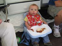 086-Kenny_eating_lunch