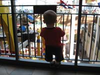 68-I'm_the_king_of_the_world-or_at_least_the_Mall_of_America