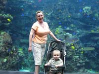 21-Grammy_and_Kenny_at_the_tropical_tank