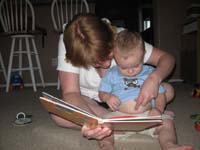38-the_book_points_out_a_belly_so_Mommy_shows_Kenny_his