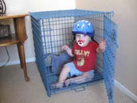 06-Day_3-in_the_helmet_in_the_dog_cage