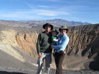 098-Daddy_Kenny_Mommy_at_Ubehebe_Crater
