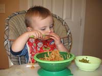 064-Kenny-eating_spaghetti_with_a_fork