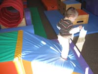 09-Kenny_running_down_the_ramp