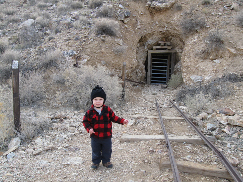 21-Kenny_in_front_of_the_Eureka_Mine