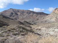 38-on_Titus_Canyon_Road-dirt_road_carves_into_the_mountain_ahead