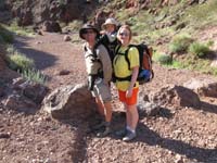 02-family_at_the_trailhead