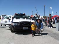 14-Kenny_and_Daddy_in_front_of_a_Metro_police_car