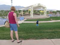 25-Kenny_running_down_the_hill_of_the_amphitheater