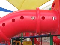 35-look_at_the_cute_face_in_the_tunnel_hole