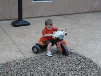 03-Kenny_runs_the_big_wheel_in_the_rocks