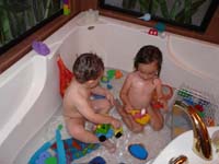 06-Kenny_and_Sierra_playing_in_the_bathtub