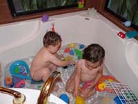 07-Kenny_and_Sierra_playing_in_the_bathtub