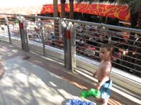 14-Kenny_at_Golden_Nugget_pool_area