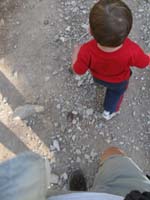36-Daddy_looking_down_on_the_little_hiker