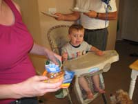 29-cupcake_for_Kenny_after_his_birthday_dinner