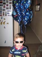 72-Kenny-his_sunglasses-and_his_balloons