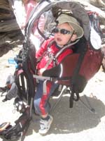 19-Kenny's_chilln'_it_in_the_pack