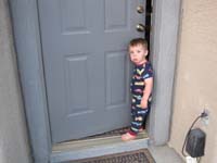 06-Kenny_at_the_front_door