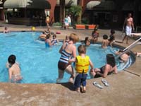 03-Mommy_and_Kenny_enter_the_pool