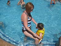 04-Kenny_eases_into_the_pool