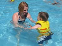 06-Mommy_helps_Kenny_swim