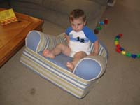 34-Kenny_is_chilln'_in_his_chair