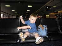01-Kenny_waiting_to_board_the_plane_in_Las_Vegas