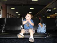 02-Kenny_waiting_to_board_the_plane_in_Las_Vegas
