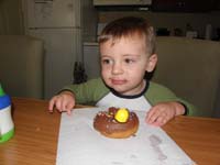 15-Kenny_and_a_donut_from_Marge's_Donut_Den