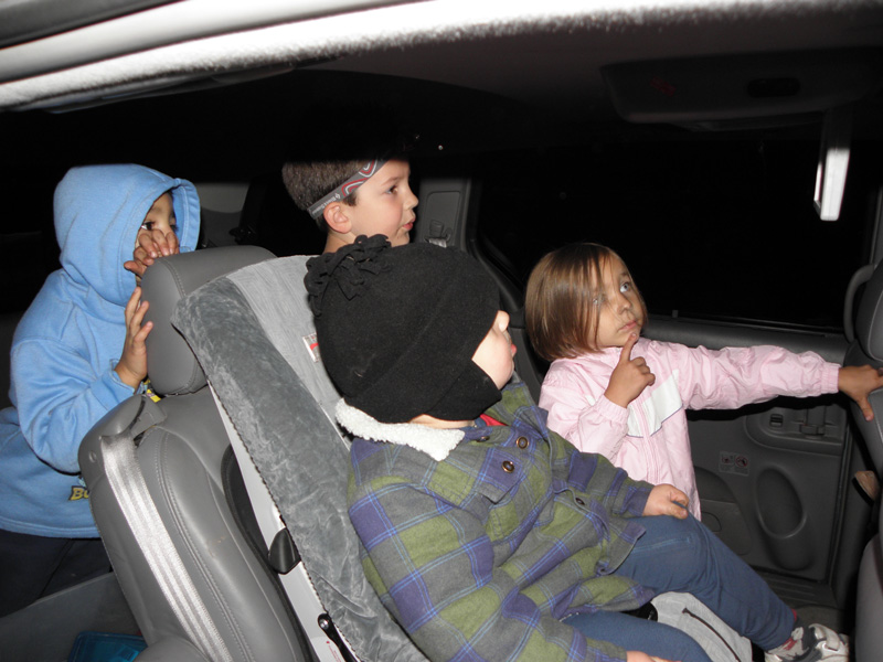 91-kids_watching_a_video