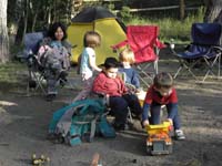 87-kids_hanging_out_at_camp